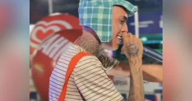 Imagem ilustrativa da imagem Embalado pelo Trava-Língua, Lekinho se emociona na Barra: "Meu sonho