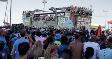 Imagem ilustrativa da imagem Foliões explicam como evitar botada surpresa na corda de Bell