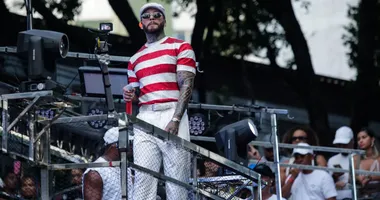 Imagem ilustrativa da imagem Oração e aplausos para PMs: confira o que rolou na Pipoca do Kannário