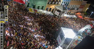 Imagem ilustrativa da imagem Pelourinho reúne 600 mil foliões no Carnaval e bate recorde