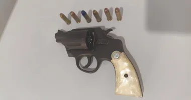 Imagem ilustrativa da imagem Adolescente é apreendido com revólver em colégio na Bahia