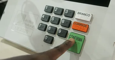 Imagem ilustrativa da imagem Apertou e não foi? Entenda por que o voto pareceu exigir 2 cliques