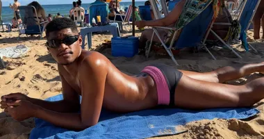 Imagem ilustrativa da imagem Assista: influenciador gay é flagrado beijando blogueira no Carnaval