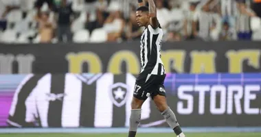 Imagem ilustrativa da imagem Atacante do Botafogo marca luta com torcedor: “Arrancaria seus dentes”