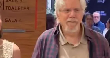 Imagem ilustrativa da imagem Ator idoso aparece com namorada 49 anos mais nova; veja