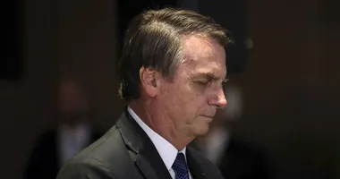 Imagem ilustrativa da imagem Bolsonaro para na UTI após diagnóstico de doença que preocupa idosos