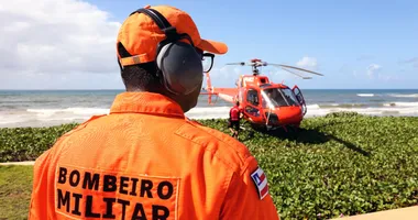Imagem ilustrativa da imagem Bombeiros da Bahia reforçam resgates com apoio aéreo em Salvador