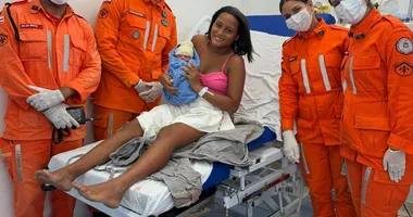 Imagem ilustrativa da imagem Bombeiros fazem parto às pressas dentro de viatura em Lauro de Freitas