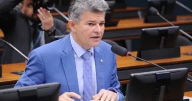 Imagem ilustrativa da imagem Candidato ao Senado pelo PL diz que seu eleitor “bebe detergente”