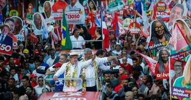 Imagem ilustrativa da imagem Carreata com Lula muda de Feira de Santana para Salvador