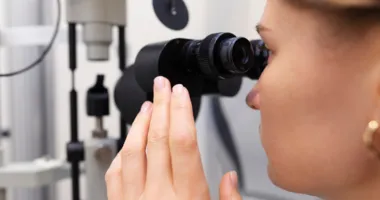 Imagem ilustrativa da imagem Catarata: pacientes que perderam a visão seguem para reabilitação