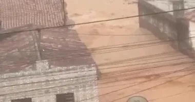 Imagem ilustrativa da imagem Chuva causa transtornos graves no interior da Bahia; veja cenário