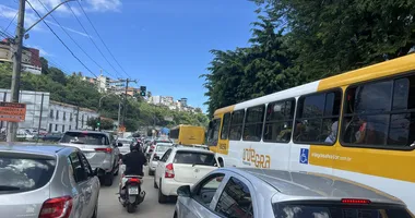 Imagem ilustrativa da imagem Cidade Baixa vive dia de caos à véspera de feriadão; saiba os motivos