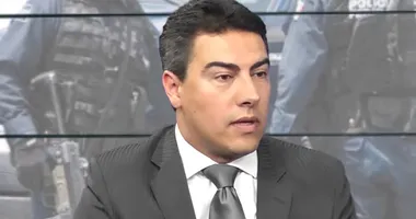 Imagem ilustrativa da imagem Delegado é detido após furtar pote em conserva em supermercado