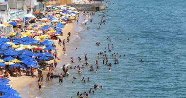 Imagem ilustrativa da imagem Domingo de praia? Veja os trechos impróprios para banho em Salvador