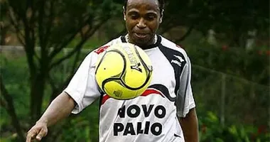 Imagem ilustrativa da imagem Edilson relembra episódio de tiros no CT do Vitória