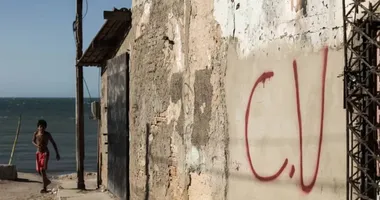 Imagem ilustrativa da imagem Empresa de internet é incendiada pelo CV após recusar pagar taxa