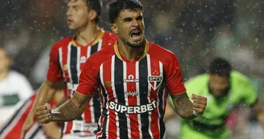 Imagem ilustrativa da imagem Emprestado pelo Bahia, Cauly é detonado por Thiago Leifert