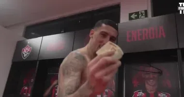 Imagem ilustrativa da imagem Erick paga R$ 250 a Baralhas após assistência que gerou golaço