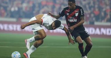 Imagem ilustrativa da imagem Everaldo perde pênalti nos acréscimos e Bahia cai para o Athletico-PR