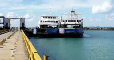 Imagem ilustrativa da imagem Fila do ferry fica intensa no pré-feriadão; espera ultrapassa 4 horas