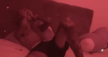 Imagem ilustrativa da imagem Foragido, Oruam lança clipe com tornozeleira eletrônica