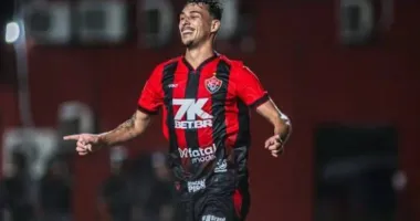 Imagem ilustrativa da imagem Fortaleza desiste de contratar lateral Claudinho, do Vitória