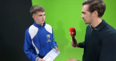 Imagem ilustrativa da imagem Gandula vira celebridade após ajudar seleção ir para a Copa do Mundo