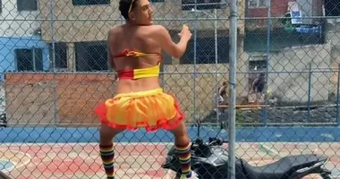 Imagem ilustrativa da imagem Guituber se defende após críticas por ir à baba de saia em dia santo