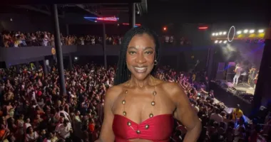 Imagem ilustrativa da imagem Influenciadora baiana denuncia desrespeito em praia de Búzios