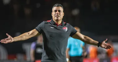 Imagem ilustrativa da imagem Jair Ventura lamenta possíveis lesões de dupla titular do Vitória