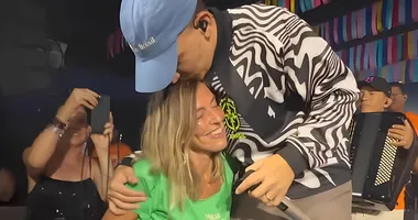 Imagem ilustrativa da imagem João Gomes interrompe show para exaltar cientista da tese polilaminina