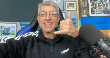 Imagem ilustrativa da imagem Jornalista gaúcho canta hino do Bahia após triunfo sobre o Inter