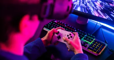 Imagem ilustrativa da imagem Jovem sofre hemorragia cerebral após maratona de videogame; entenda