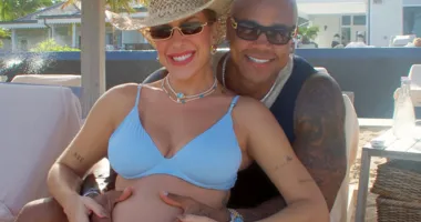 Imagem ilustrativa da imagem Léo Santana explica nome do filho após surpresa em show