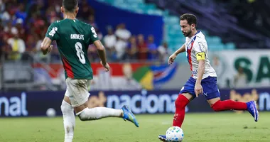 Imagem ilustrativa da imagem Limitado, Bahia tropeça na Fonte Nova e perde para o Palmeiras