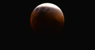 Imagem ilustrativa da imagem Lua de Sangue vai dar as caras? Veja o que dá para enxergar na terça