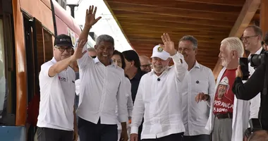 Imagem ilustrativa da imagem Lula chega em Salvador para cumprir agenda ao lado de Jerônimo