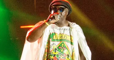 Imagem ilustrativa da imagem Morre aos 63 anos George Chocolate, cantor do bloco afro Muzenza