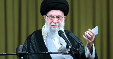 Imagem ilustrativa da imagem Morte de Ali Khamenei, chefão do Irã, é anunciada por Trump
