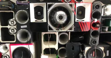 Imagem ilustrativa da imagem Motos e paredão são apreendidos pela polícia durante festa em Salvador