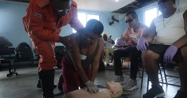 Imagem ilustrativa da imagem Pessoas cegas aprendem técnicas de primeiros socorros em Salvador