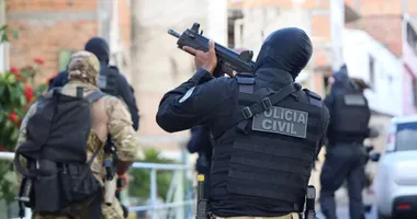 Imagem ilustrativa da imagem Polícia bloqueia R$ 5 milhões e prende quatro suspeitos de tráfico