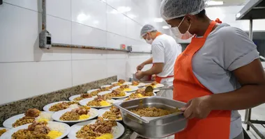 Imagem ilustrativa da imagem Restaurantes Populares servirão almoço de Páscoa gratuito nesta quinta