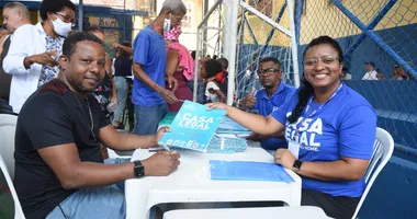 Imagem ilustrativa da imagem Seinfra leva posto itinerante e entrega títulos de imóveis em Paripe