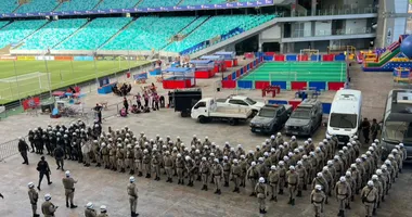 Imagem ilustrativa da imagem Suspeita de torcedor infiltrado do Vitória gera pancadaria no Ba-Vi