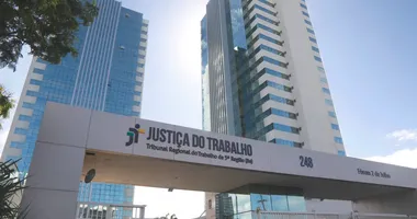 Imagem ilustrativa da imagem Testemunha passa mal e morre em frente ao do Fórum 2 de Julho