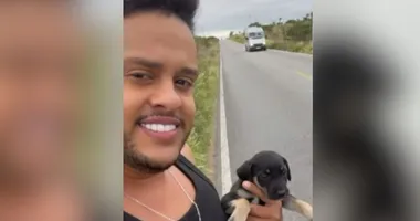Imagem ilustrativa da imagem Thiago Aquino adota filhote de cachorro deixado em estrada