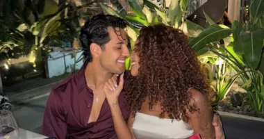 Imagem ilustrativa da imagem Um luxo: Kevi Jonny presenteia Sthe com carro de R$ 1,5 milhão