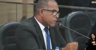 Imagem ilustrativa da imagem Vereador reclama de salário de R$ 13 mil: “Não dá pra fazer feira”